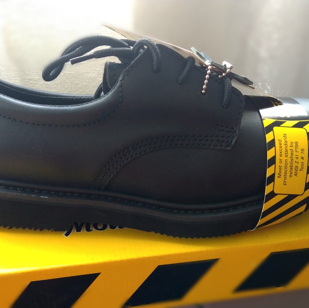 Work shoes - Picture 2 of 2